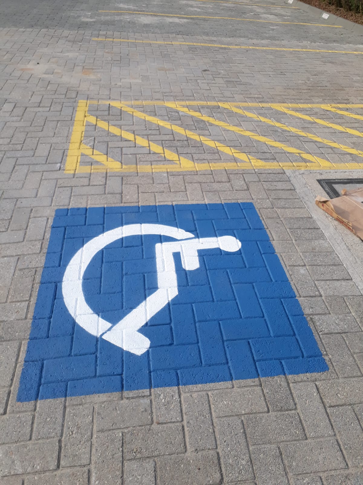 Pintura epóxi demarcação de piso garagem condomínio Curitiba
